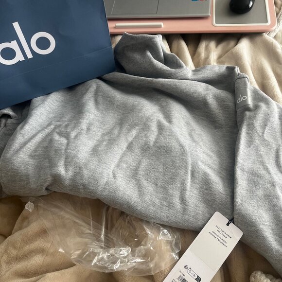 Alo - Hazy Mock Neck Pullover - Picture 5 of 6